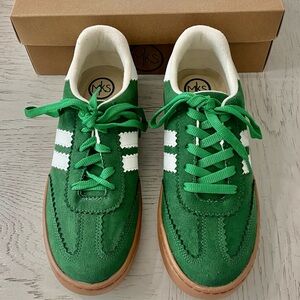 Maker’s Fashion Hunter Green White Slip-on Nonskid Athletic Sneakers 7.5, 8.5